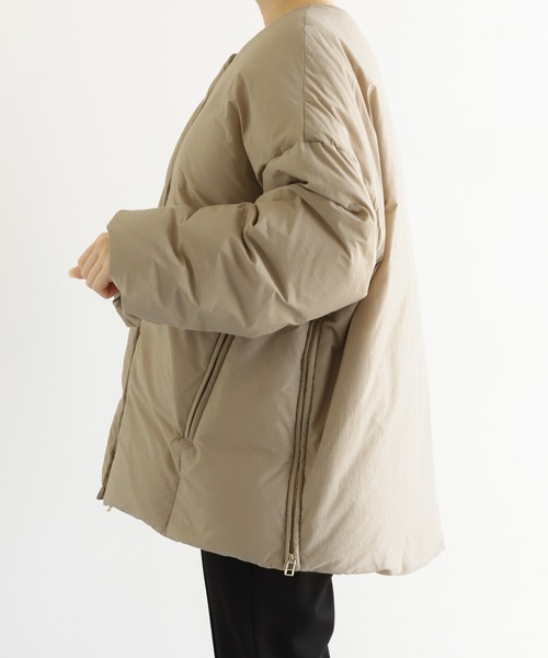 ノーカラーサイドジップダウンジャケット（ダウンジャケット/コート
