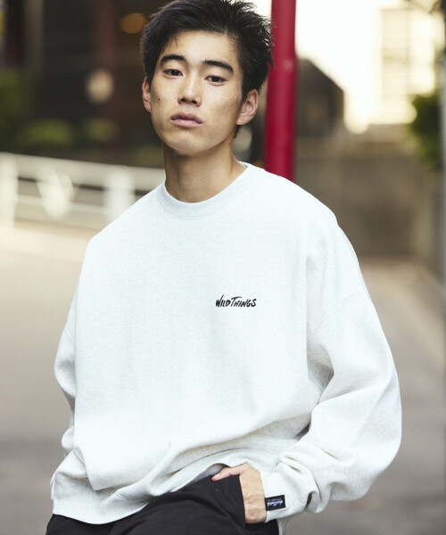 WILD THINGS(ワイルドシングス)の「限定展開 WILD THINGS×FREAK'S STORE/ワイルドシングス 別注 ビッグシルエット キャットモチーフ 刺繍ワッペン クルーネックスウェット(スウェット・メンズ・アッシュグレー/グリーン/ネイビー/スミクロ・SMALL/MEDIUM/LARGE)」の8枚目の写真