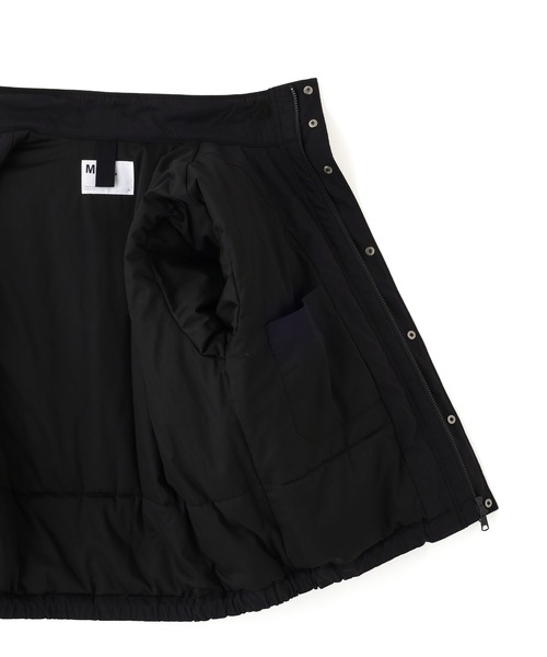 MHL.（エムエイチエル）の「LIGHTWEIGHT COTTON NYLON CANVA（ブルゾン・メンズ・ブラック/ブルー・LARGE/MEDIUM）」の11枚目の写真