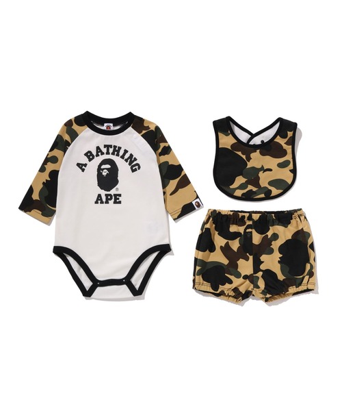 A BATHING APE(アベイシングエイプ)の「1ST CAMO COLLEGE BABY GIFT SET(ベビーギフト・キッズ・イエロー/グリーン・80/70)」の2枚目の写真