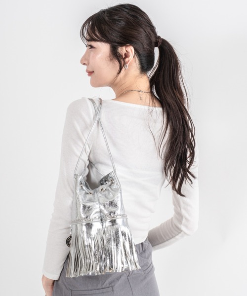 marco masi（マルコマージ）の「【MARCO MASI/マルコ・マージ】巾着　ショルダーバッグ　バケツバッグ　フリンジバッグ（ショルダーバッグ・レディース・ブラック/シルバー/ベージュ系その他・FREE）」の10枚目の写真