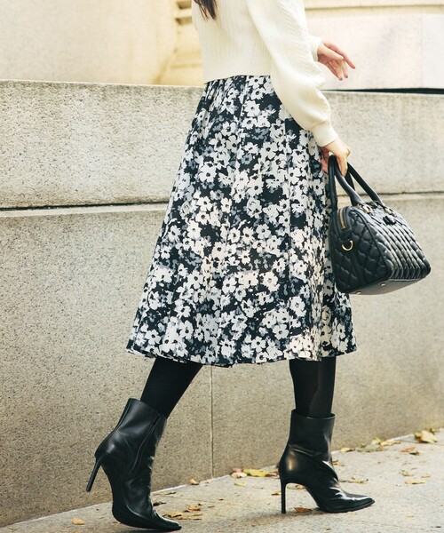【新品】TO BE CHIC アブストラクトフローラル スカート セール】アブストラクトフローラル スカート（スカート）｜TO BE CHIC
