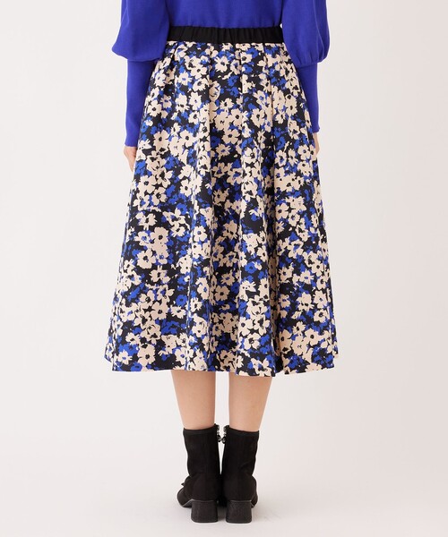 TO BE CHIC(トゥー ビー シック)の「アブストラクトフローラル スカート(スカート・レディース・ブラック/ブルー系その他4・42/40)」の9枚目の写真