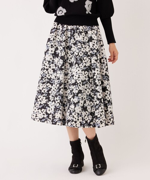 TO BE CHIC(トゥー ビー シック)の「アブストラクトフローラル スカート(スカート・レディース・ブラック/ブルー系その他4・42/40)」の13枚目の写真