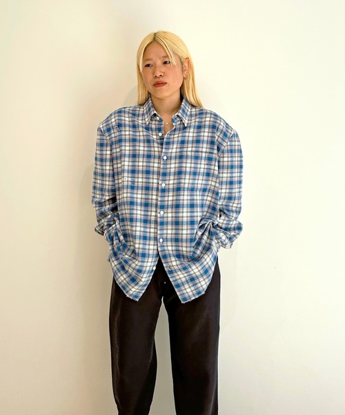 HOLIDAY（ホリデイ）の「CHECK PADDED SHOULDER DAMAGE BIG SHIRT チェックパディッドショルダーダメージビッグシャツ（シャツ/ブラウス・レディース・ブルー・ONE SIZE）」の14枚目の写真