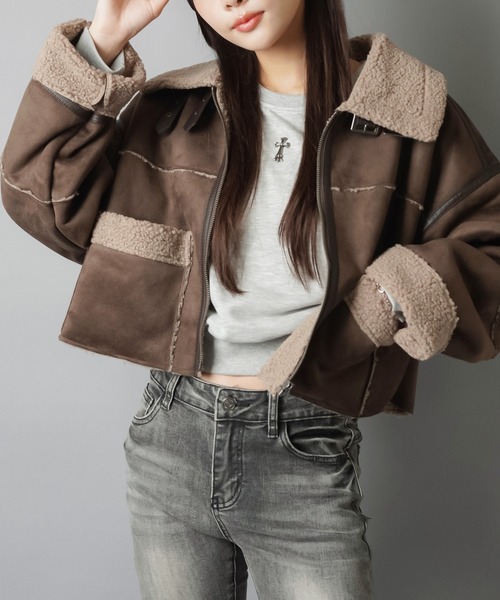 SPINNS（スピンズ）の「スタイル盛れ確定☆ショートムートンブルゾン/5色展開（ムートンコート・レディース・ベージュ/アイボリー/ブラック/ブラウン/チャコール・ONESIZE）」の4枚目の写真