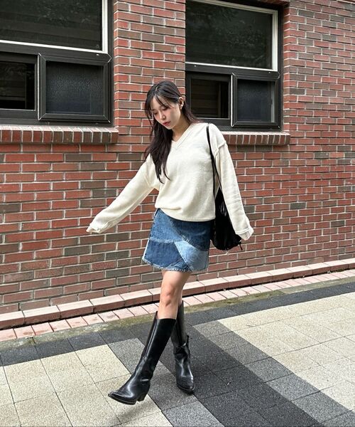 VANONE ATELIER（バノンアトリエ）の「KN4266 カットアウトVネックニット_Red（ニット/セーター・レディース・レッド・FREE）」の3枚目の写真