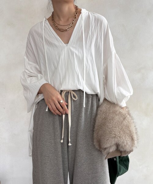 DouDou（ドゥドゥ）の「ギャザーチュニックブラウス（シャツ/ブラウス・レディース・チャコールグレー/オフホワイト/カーキ・FREE）」の8枚目の写真