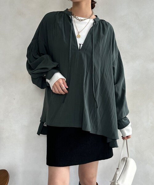 DouDou（ドゥドゥ）の「ギャザーチュニックブラウス（シャツ/ブラウス・レディース・チャコールグレー/オフホワイト/カーキ・FREE）」の18枚目の写真