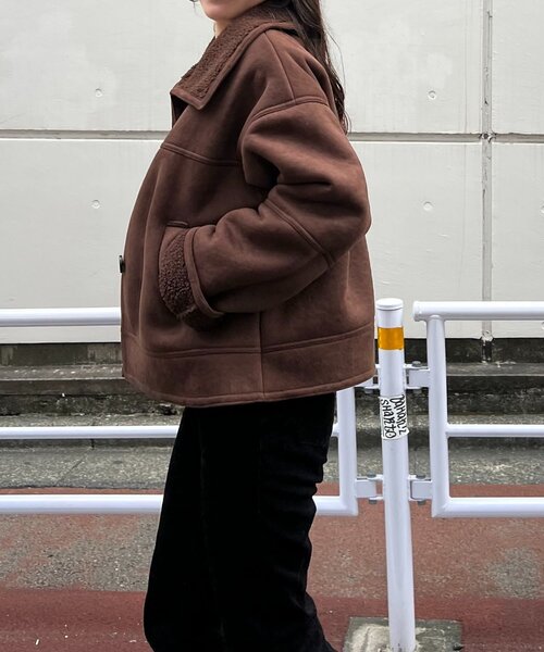 CAPRICIEUX LE'MAGE（カプリシューレマージュ）の「スエードボアミドルコート（その他アウター・レディース・ブラウン/ベージュ・38/36）」の4枚目の写真