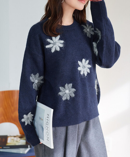 KOBE LETTUCE(コウベレタス)の「フラワー刺繍ふんわりニットトップス(ニット/セーター・レディース・ネイビー/グリーン/グレー/アイボリー・M)」の1枚目の写真