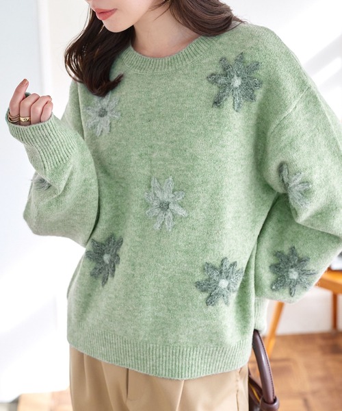 KOBE LETTUCE(コウベレタス)の「フラワー刺繍ふんわりニットトップス(ニット/セーター・レディース・ネイビー/グリーン/グレー/アイボリー・M)」の7枚目の写真