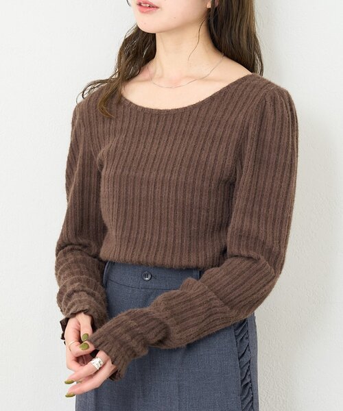 Kastane（カスタネ）の「【一部店舗限定/4色展開/前後2WAY】B シャギーカットギャザースリーブトップス（Tシャツ/カットソー・レディース・アイボリー/ブラック/ブラウン/ホワイト系その他・FREE）」の4枚目の写真