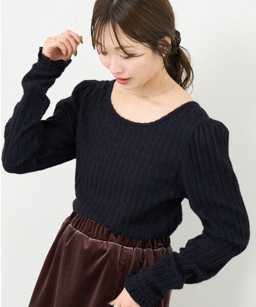 Kastane（カスタネ）の「【一部店舗限定/4色展開/前後2WAY】B シャギーカットギャザースリーブトップス（Tシャツ/カットソー・レディース・アイボリー/ブラック/ブラウン/ホワイト系その他・FREE）」の3枚目の写真