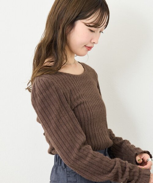 Kastane（カスタネ）の「【一部店舗限定/4色展開/前後2WAY】B シャギーカットギャザースリーブトップス（Tシャツ/カットソー・レディース・アイボリー/ブラック/ブラウン/ホワイト系その他・FREE）」の17枚目の写真