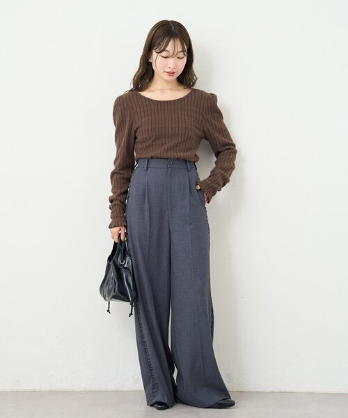 Kastane（カスタネ）の「【一部店舗限定/4色展開/前後2WAY】B シャギーカットギャザースリーブトップス（Tシャツ/カットソー・レディース・アイボリー/ブラック/ブラウン/ホワイト系その他・FREE）」の22枚目の写真