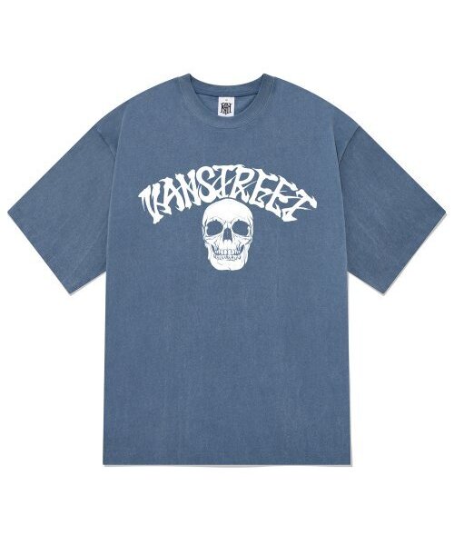 KAN6312(カン6312)の「KTPN0168 レタリングオールドスクールピグメント半袖Tシャツ - ブルー(Tシャツ/カットソー・メンズ・その他・LARGE/X-LARGE/MEDIUM)」の1枚目の写真