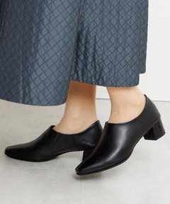 Lolah バーニッシュド レザー バックストラップ パンプス（パンプス