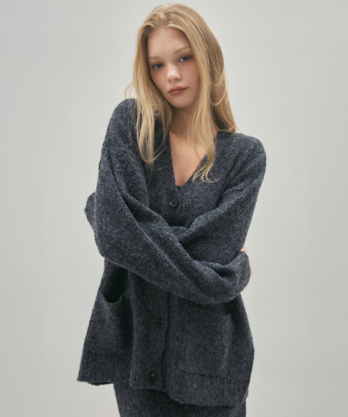 CITTA（シータ）の「Soft Wool Over Hairy Knit Cardigan_CTK234(Charcoal)（カーディガン/ボレロ・レディース・チャコール・FREE）」の2枚目の写真