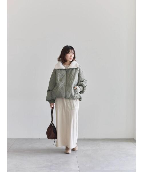 Samansa Mos2 blue（サマンサモスモスブルー）の「衿ボアキルトジャケット（ノーカラージャケット・レディース・ライトベージュ/カーキ/ブラック・F）」の21枚目の写真