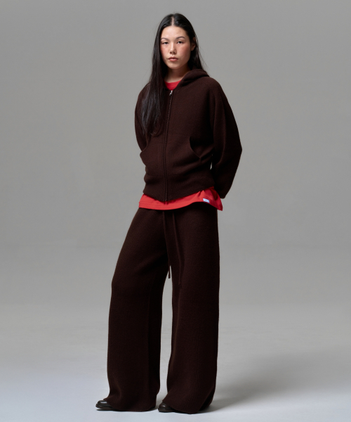 ERA(エラ)の「WOMEN CASHMERE BLEND RELAXED KNIT SWEATPANTS - DARK BROWN(スウェットパンツ・レディース・ダークブラウン・OS)」の4枚目の写真
