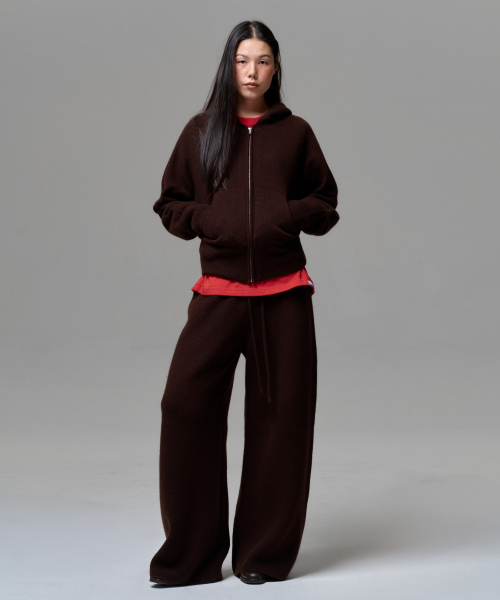ERA(エラ)の「WOMEN CASHMERE BLEND RELAXED KNIT SWEATPANTS - DARK BROWN(スウェットパンツ・レディース・ダークブラウン・OS)」の6枚目の写真