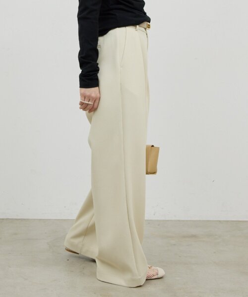 GALLARDAGALANTE（ガリャルダガランテ）の「【美シルエット】【手洗い可】タックワイドパンツ２（その他パンツ・レディース・オフホワイト/ブラック/グレー系その他・0/1）」の4枚目の写真