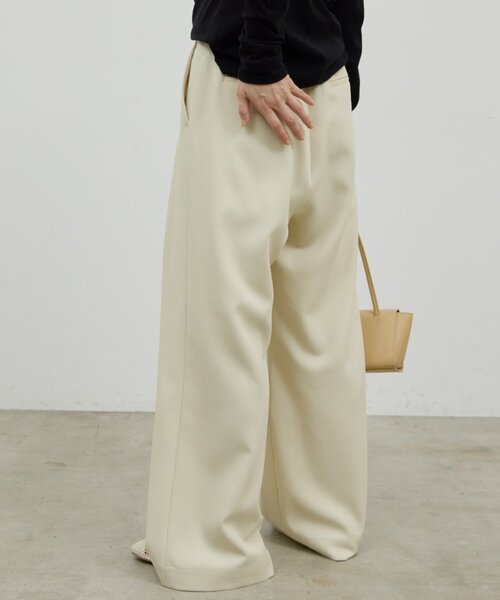 GALLARDAGALANTE（ガリャルダガランテ）の「【美シルエット】【手洗い可】タックワイドパンツ２（その他パンツ・レディース・オフホワイト/ブラック/グレー系その他・0/1）」の6枚目の写真