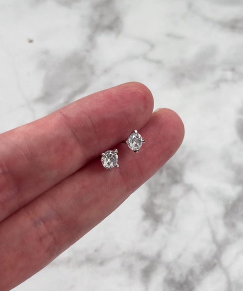 yu-ka(ユーカ)の「YU-KA:ジルコニアミニピアス CZ mini pierce(ピアス(両耳用)・レディース・シルバー・FREE)」の1枚目の写真