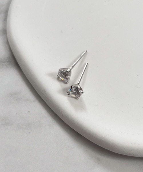 yu-ka(ユーカ)の「YU-KA:ジルコニアミニピアス CZ mini pierce(ピアス(両耳用)・レディース・シルバー・FREE)」の4枚目の写真