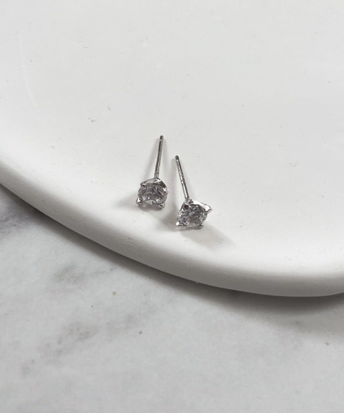 yu-ka(ユーカ)の「YU-KA:ジルコニアミニピアス CZ mini pierce(ピアス(両耳用)・レディース・シルバー・FREE)」の3枚目の写真