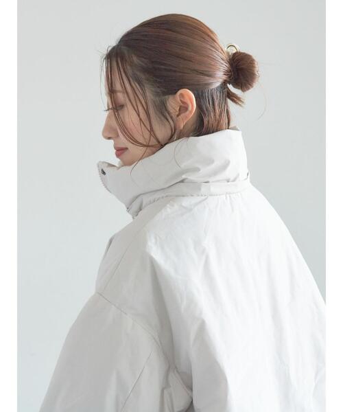 Te chichi（テチチ）の「【宮本茉由着用】フードショートダウンジャケット（ノーカラージャケット・レディース・シルバーグレー/カーキ/ブラック・F）」の19枚目の写真