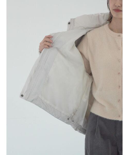 Te chichi（テチチ）の「【宮本茉由着用】フードショートダウンジャケット（ノーカラージャケット・レディース・シルバーグレー/カーキ/ブラック・F）」の22枚目の写真