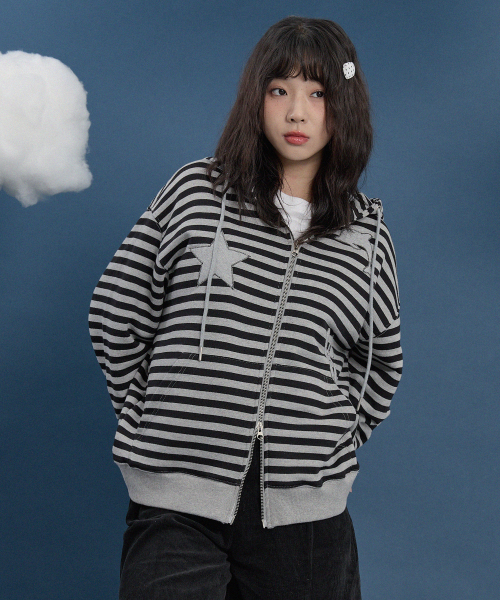 WaiKei（ワイケイ）の「スタードルフィンアプリケフードジップアップストライプブラック（パーカー・レディース・その他・1/2）」の5枚目の写真