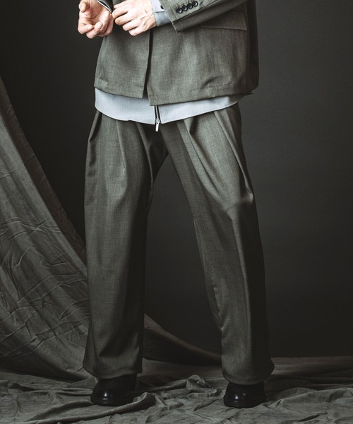 NO ID.(ノーアイディ)の「【NO ID.】2-Way Cross Tuck Easy Wide Trousers / 2ウェイ クロス タック イージー ワイド トラウザーズ(スラックス・メンズ・グレー/ブラック・2/1)」の5枚目の写真