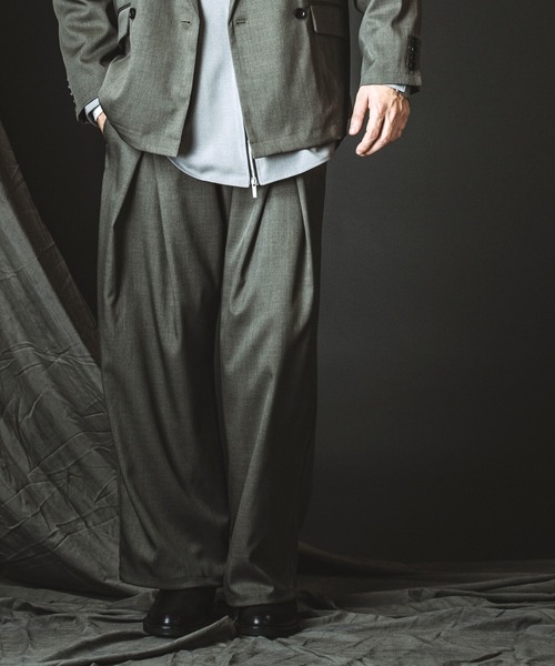 NO ID.(ノーアイディ)の「【NO ID.】2-Way Cross Tuck Easy Wide Trousers / 2ウェイ クロス タック イージー ワイド トラウザーズ(スラックス・メンズ・グレー/ブラック・2/1)」の9枚目の写真