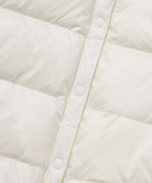 COVERNAT（カバーナット）の「RDS WOMEN'S COVERLITE COLLARLESS DOWN JUMPER（ダウンジャケット/コート・レディース・ライトブルー/アイボリー・MEDIUM/SMALL）」の11枚目の写真