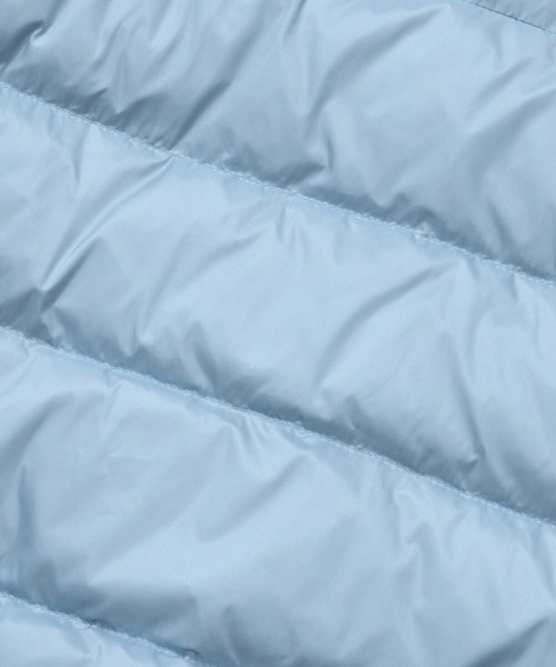 COVERNAT（カバーナット）の「RDS WOMEN'S COVERLITE COLLARLESS DOWN JUMPER（ダウンジャケット/コート・レディース・ライトブルー/アイボリー・MEDIUM/SMALL）」の19枚目の写真