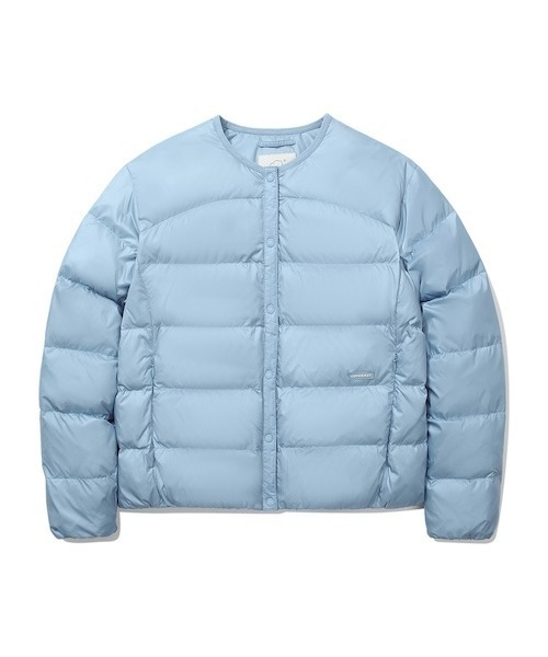 COVERNAT（カバーナット）の「RDS WOMEN'S COVERLITE COLLARLESS DOWN JUMPER（ダウンジャケット/コート・レディース・ライトブルー/アイボリー・MEDIUM/SMALL）」の13枚目の写真