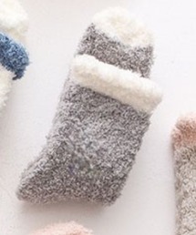 Dolce Fiora（ドルチェフィオラ）の「バイカラーもこもこソックス（ソックス/靴下）」