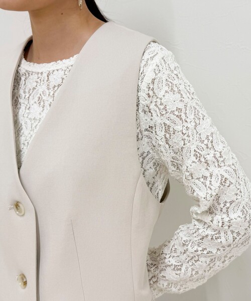 fredy emue（フレディエミュ）の「【セットアップ対応】パウダリーツイルベルト付きジレ（ベスト・レディース・ブラック/ベージュ・38）」の4枚目の写真