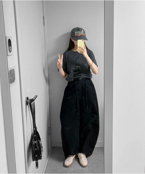 AOTT（アンアウトピット）の「ウォッシュドワイドバルーンストリングコットンパンツブラック（その他パンツ・レディース・ブラック・M/L/XL/S）」の2枚目の写真