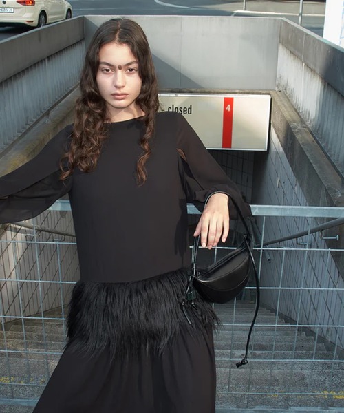 Archivepke（アーカイブエプク）の「Archivepke/アーカイブエプク Small fling bag ラムレザーフライングバッグ ショルダーバッグ 2026年春夏（ショルダーバッグ・レディース・ブラック/ダークブラウン・FREE）」の7枚目の写真