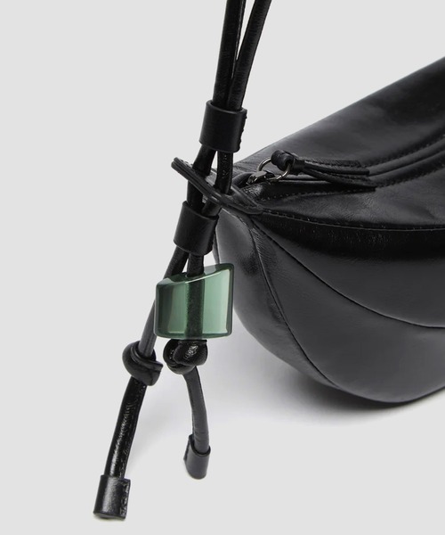 Archivepke（アーカイブエプク）の「Archivepke/アーカイブエプク Small fling bag ラムレザーフライングバッグ ショルダーバッグ 2026年春夏（ショルダーバッグ・レディース・ブラック/ダークブラウン・FREE）」の9枚目の写真