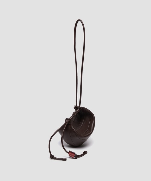 Archivepke（アーカイブエプク）の「Archivepke/アーカイブエプク Small fling bag ラムレザーフライングバッグ ショルダーバッグ 2026年春夏（ショルダーバッグ・レディース・ブラック/ダークブラウン・FREE）」の11枚目の写真