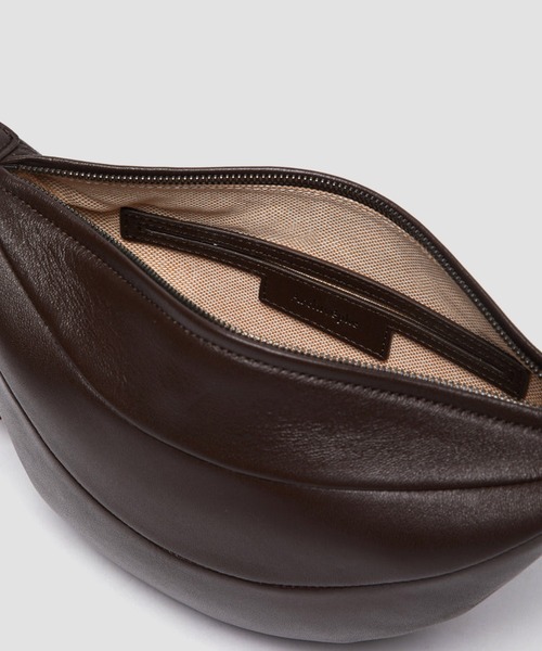 Archivepke（アーカイブエプク）の「Archivepke/アーカイブエプク Small fling bag ラムレザーフライングバッグ ショルダーバッグ 2026年春夏（ショルダーバッグ・レディース・ブラック/ダークブラウン・FREE）」の14枚目の写真