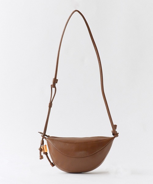 Archivepke（アーカイブエプク）の「Archivepke/アーカイブエプク Small fling bag ラムレザーフライングバッグ ショルダーバッグ 秋 秋服 2026年秋冬（ショルダーバッグ・レディース・ブラック/ダークブラウン/グレー/ブラウン・FREE）」の20枚目の写真