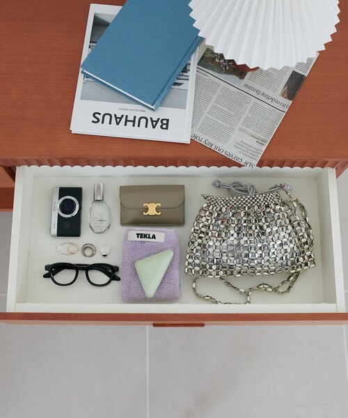 DISCOAT(ディスコート)の「ビジューミニショルダーバッグ(ショルダーバッグ・レディース・ブラック/シルバー・FREE)」の2枚目の写真