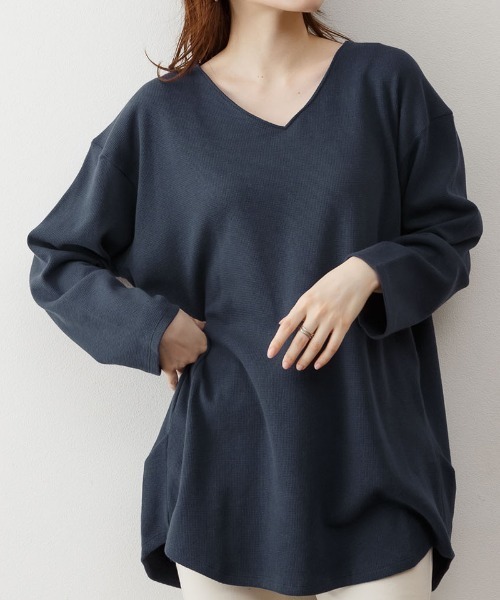 aity(アイティ)の「M-5L オーバーサイズ ワッフルVネックロンT 夏服(Tシャツ/カットソー・レディース・ネイビー/ホワイト/パープル/杢グレー/カーキ/ブラック・LL~3L/M~L/4L~5L)」の6枚目の写真
