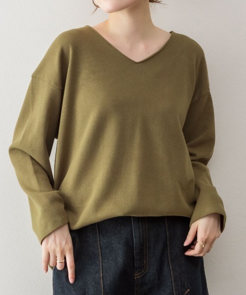 aity(アイティ)の「M-5L オーバーサイズ ワッフルVネックロンT 夏服(Tシャツ/カットソー・レディース・ネイビー/ホワイト/パープル/杢グレー/カーキ/ブラック・LL~3L/M~L/4L~5L)」の5枚目の写真